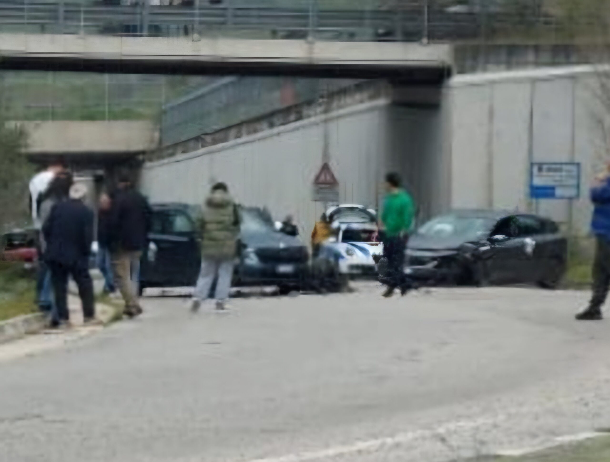 Incidente sulla Teramo Montorio. Frontale tra due auto. Una terza avrebbe poi tamponato