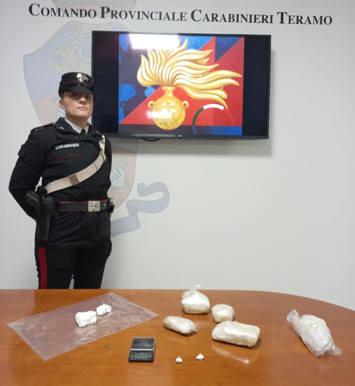 Campli: Aveva un Supermarket della droga in casa. Arrestato