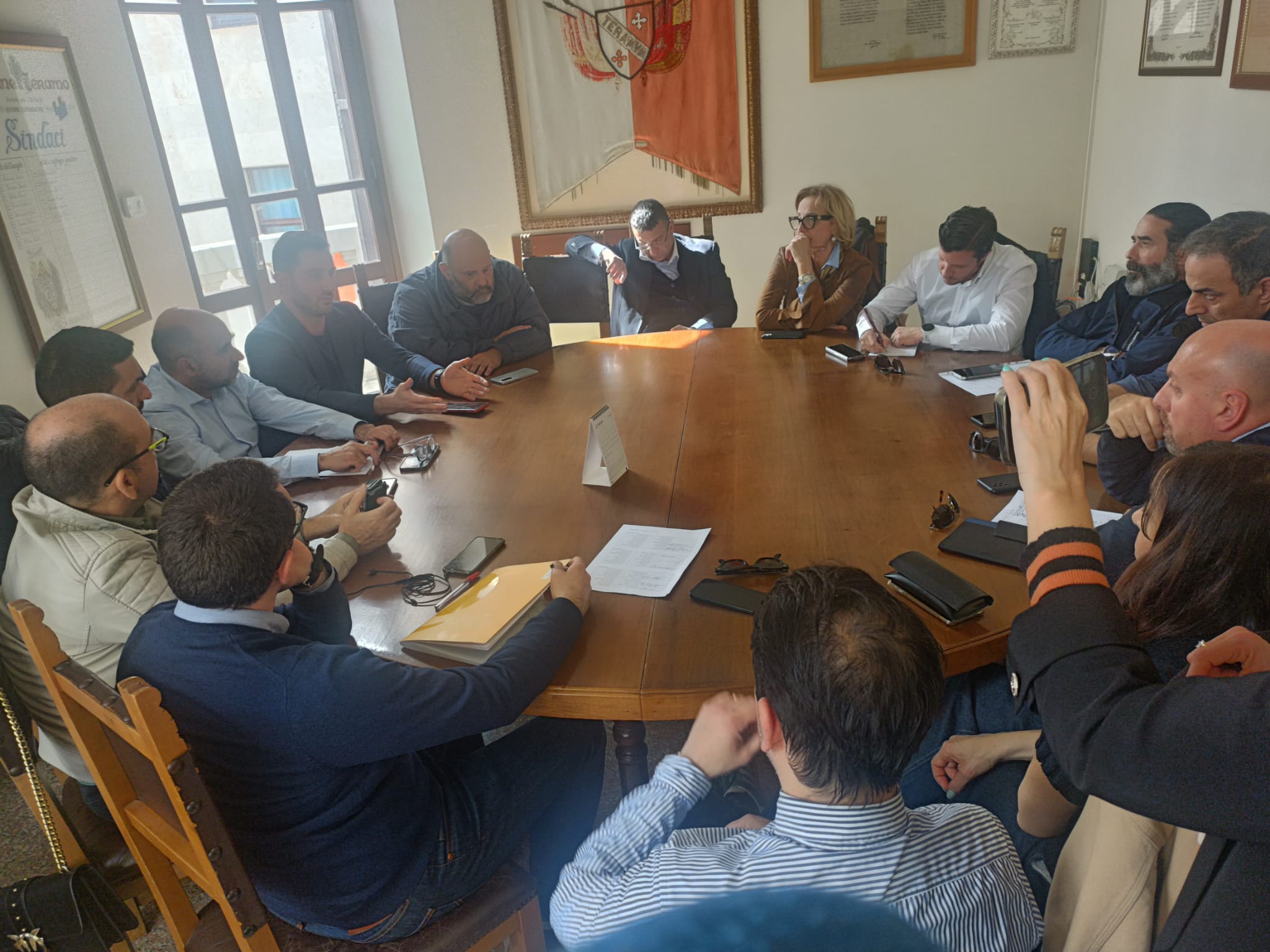 Teramo. Parcheggi e crisi del Centro Storico sul tavolo della Commissione congiunta. Ma per molti la svolta sta nel riportare gli uffici “dentro le mura”