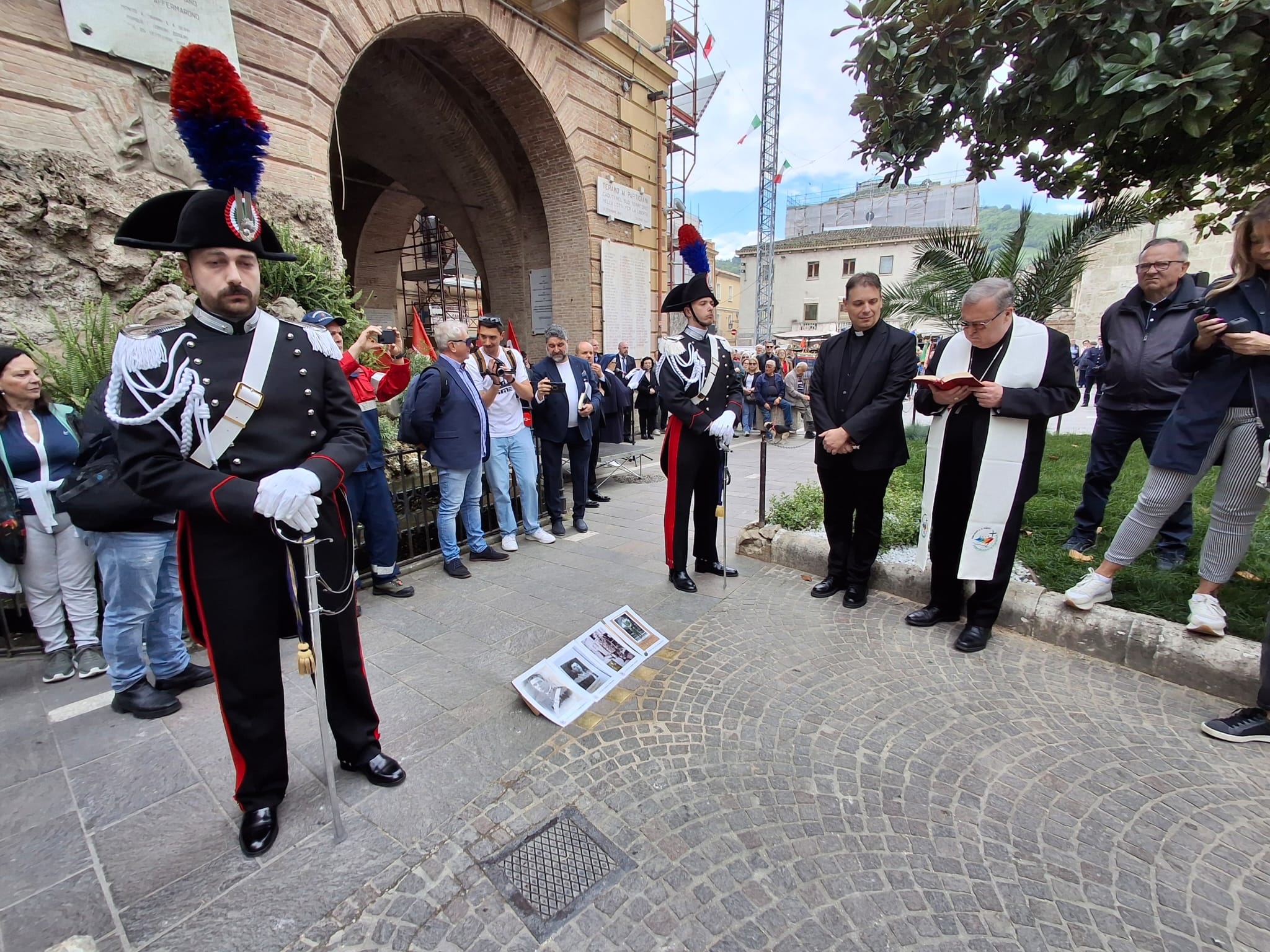 (Fotogalleria) Il 25 aprile celebrato anche a Teramo. cerimonie in piazza Orsini e Viale Mazzini