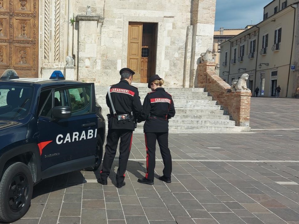 Applicati braccialetti elettronici a Colonnella e Teramo, per furto e atti persecutori