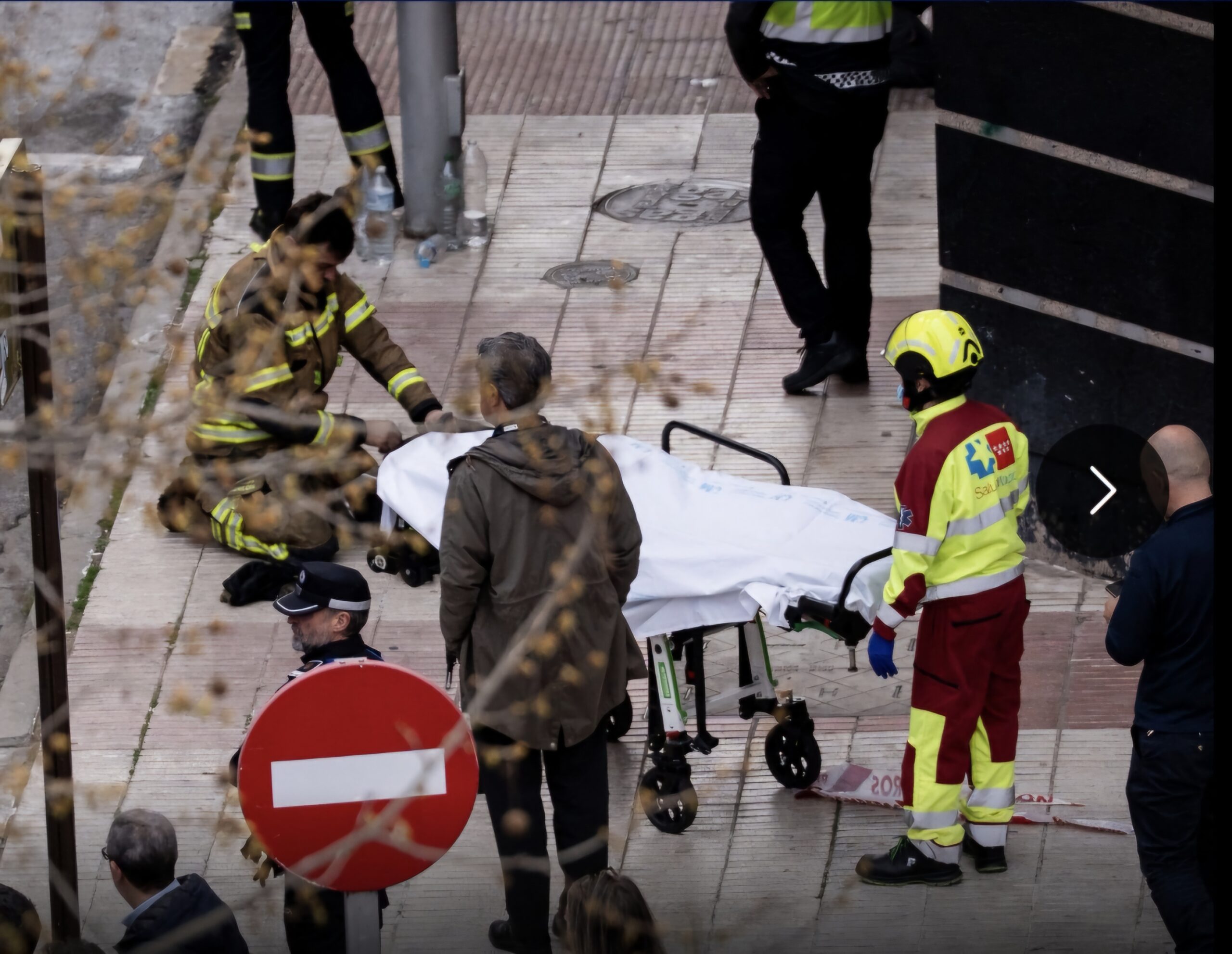 Dal mondo: Auto elettriche sotto accusa. Incendio mortale a Madrid: I pompieri: “Sono auto che non dovrebbero stare al chiuso”.