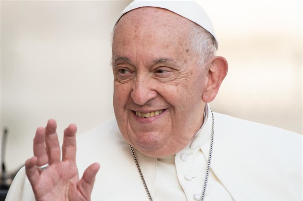 Giulianova: Il sindaco Costantini: “Sgomento per la Scomparsa di Papa Francesco”. Mostra su Guareschi Sospesa