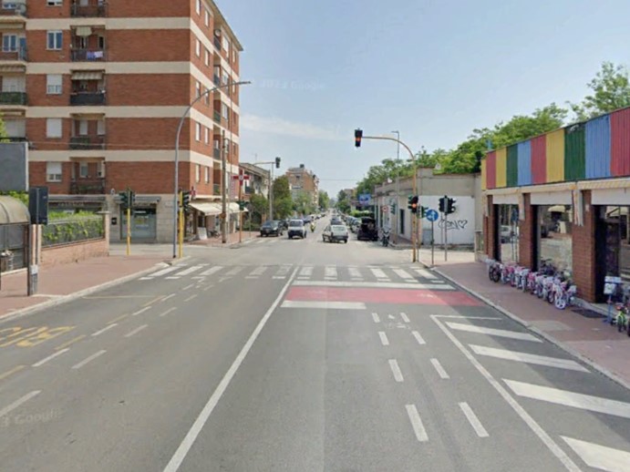 Viale Crispi. Incidente auto-moto, centauro in ospedale