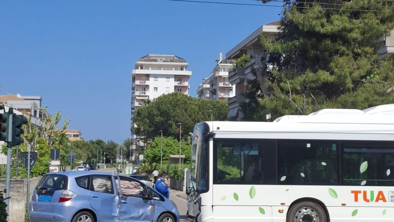 Ancora Incidenti sulla Strada Parco Dopo l’Avvio del Trasporto Pubblico Elettrico
