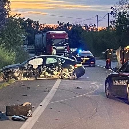 Brividi sulla SS16 a Vasto: alla guida di Jaguar rubata provoca grave incidente con Carabinieri e Panda