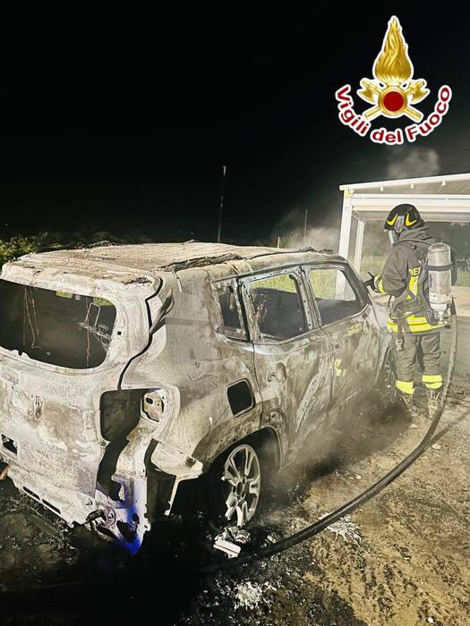Incendio doloso distrugge l’auto del sindaco di Monteodorisio. la scritta: “Sindaca Fascista”