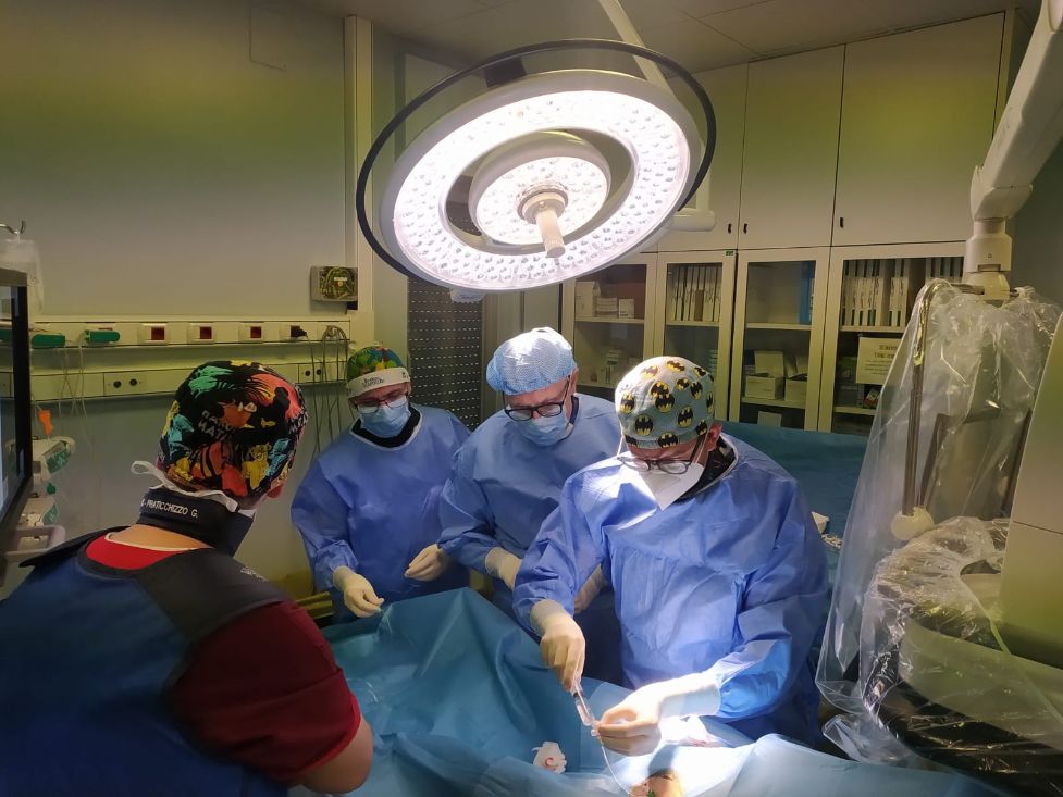 Cardiologia, ablazione su una paziente con il cuore a destra