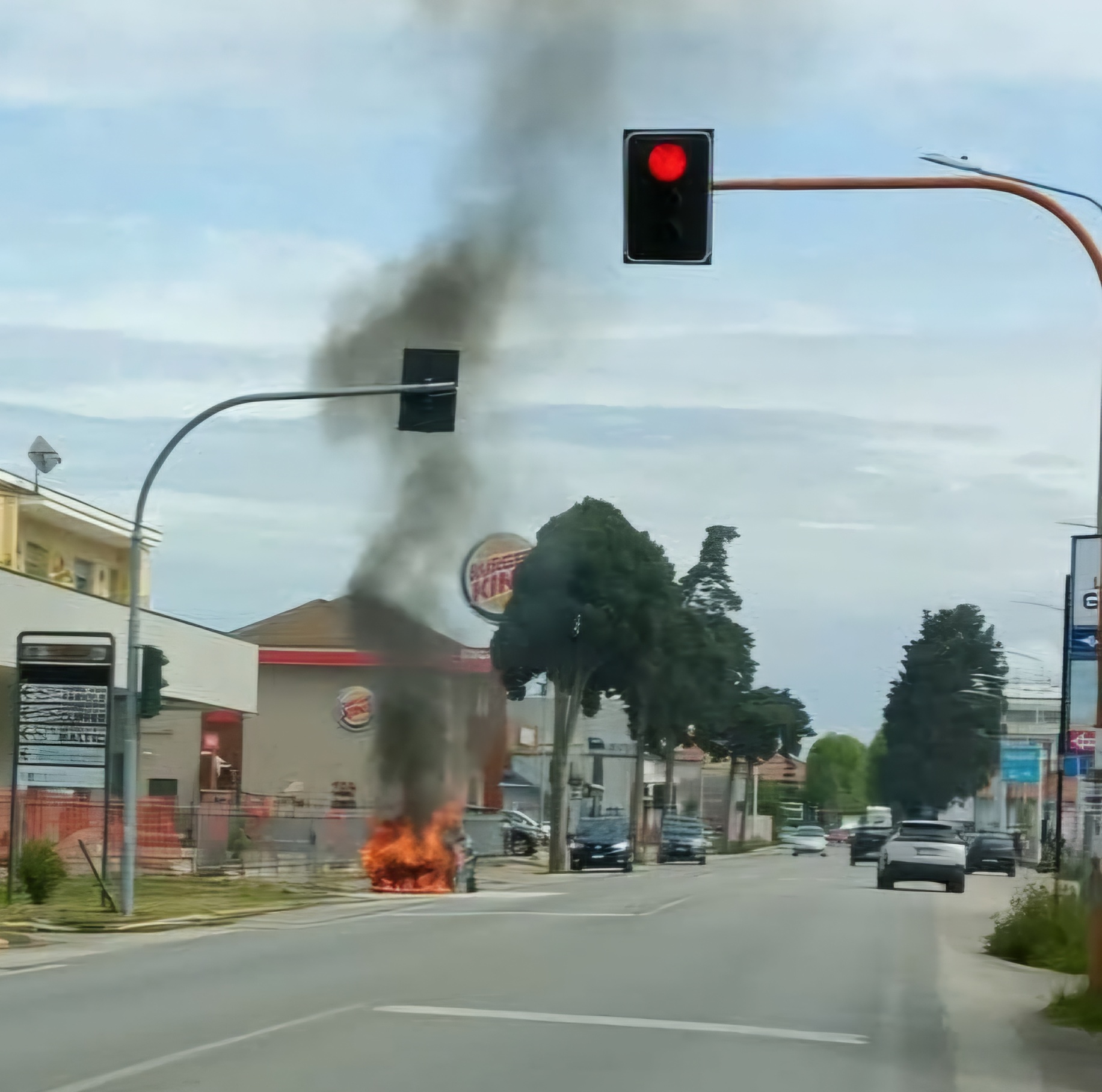 Auto a fuoco a Giulianova, sull SS16