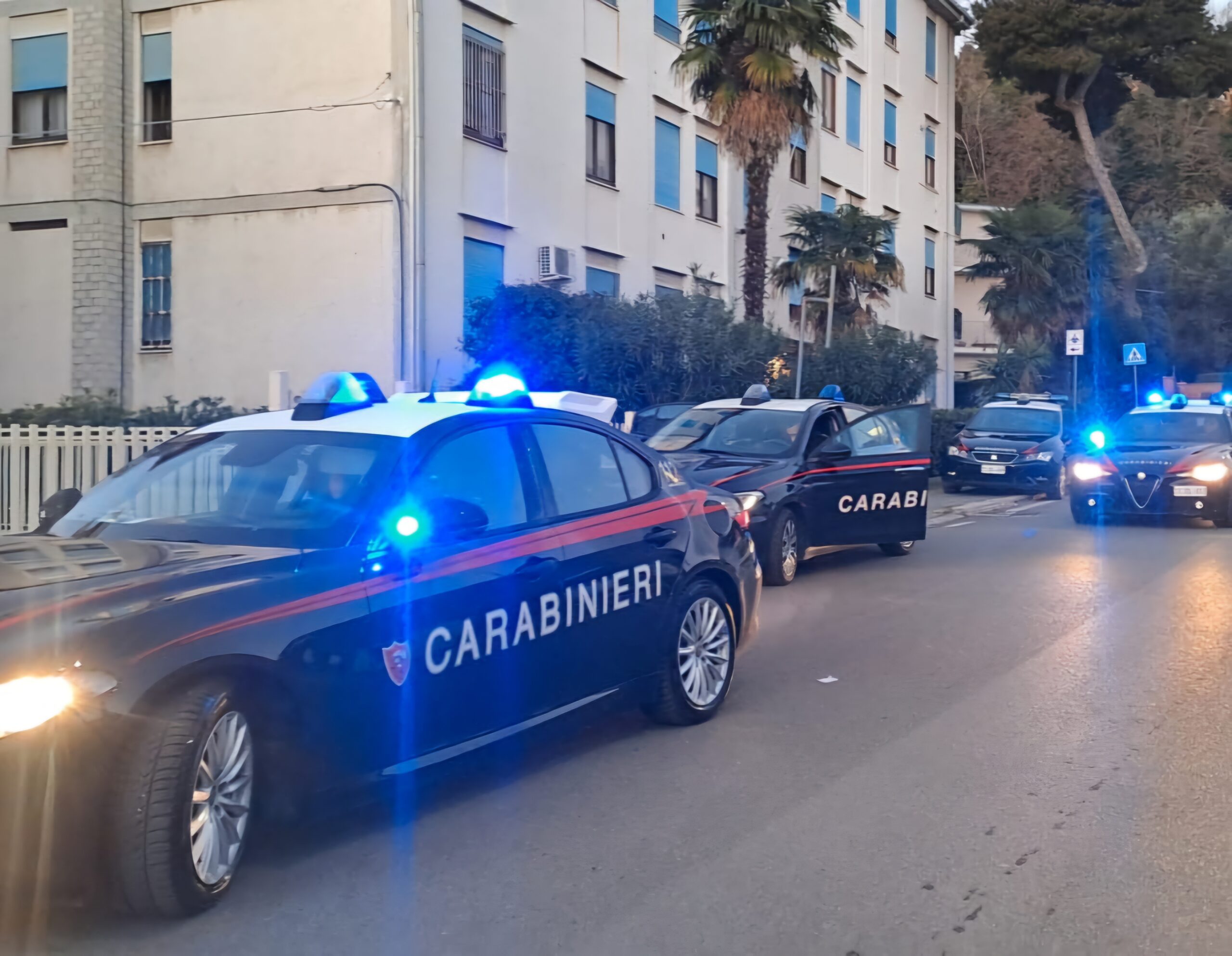 PICCHIA IL PADRE CON VIOLENZA. È LA SECONDA VOLTA IN UN ANNO. ARRESTATO DAI CARABINIERI