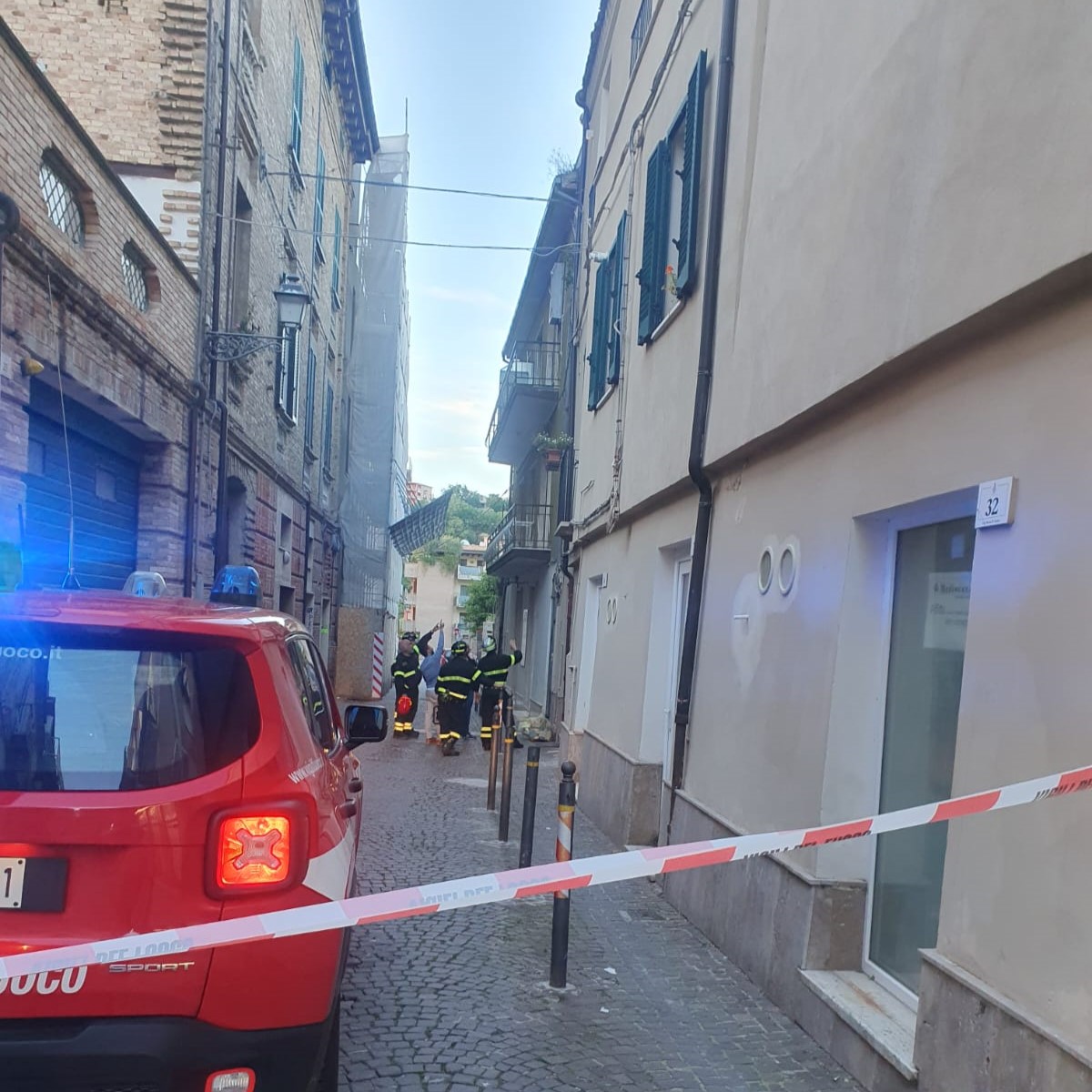 CHIUSA VIA DUCA D’AOSTA. VIGILI DEL FUOCO SUL POSTO