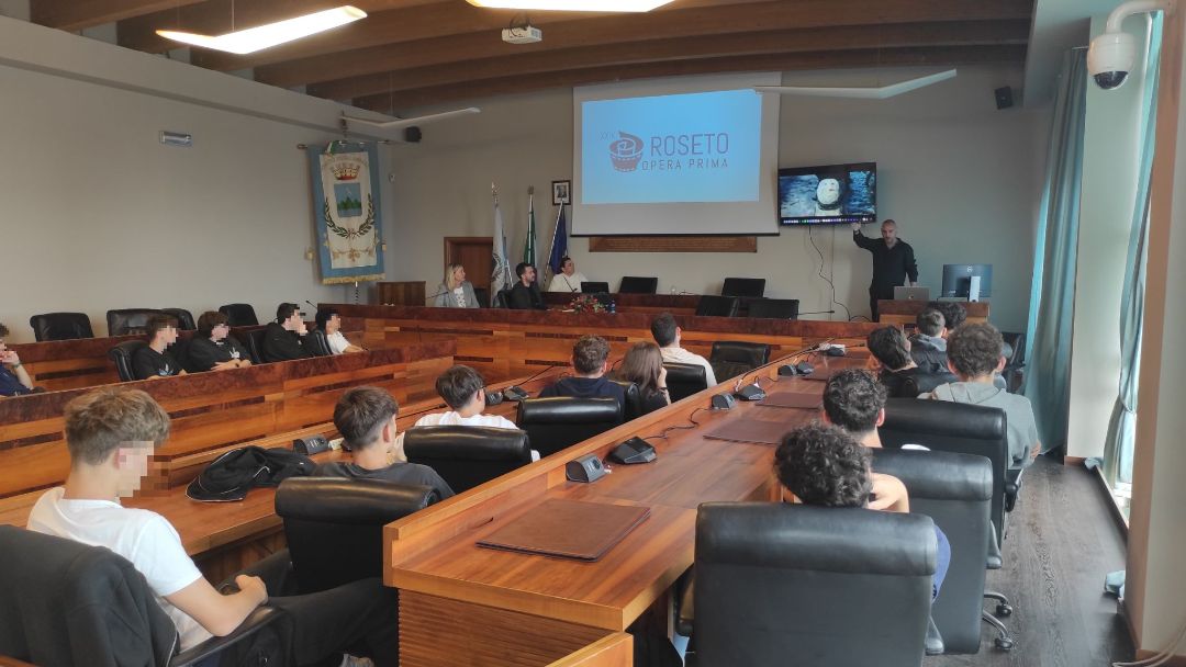 Roseto: Il Cinema Sale in Cattedra con “Cinema nelle Scuole” in Attesa del Festival Opera Prima