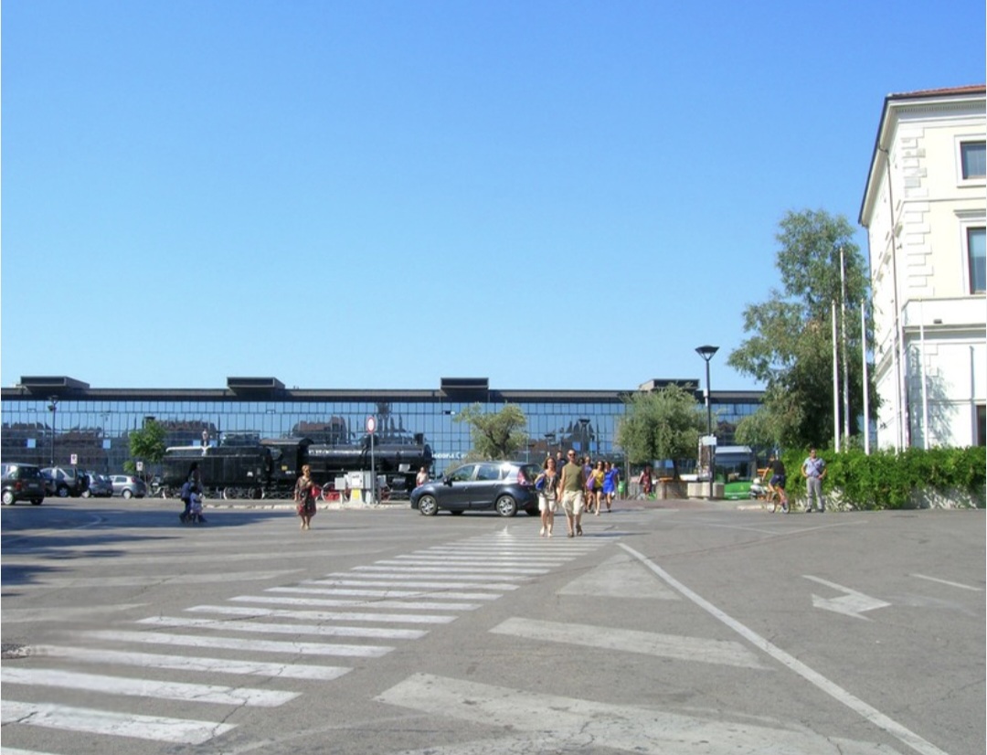 Pescara: Giovane donna accoltella uomo in pieno giorno in Piazza della Repubblica