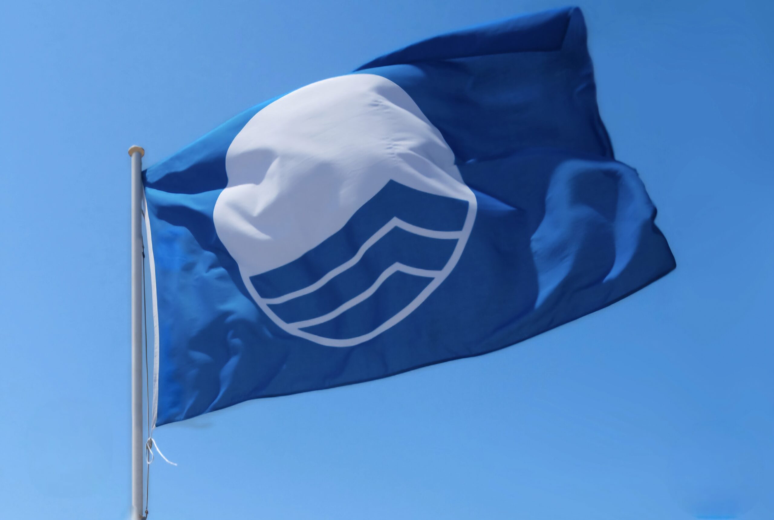 Abruzzo brilla con 16 Bandiere Blu nel 2025: Tutte “blu” le 7 sorelle teramane