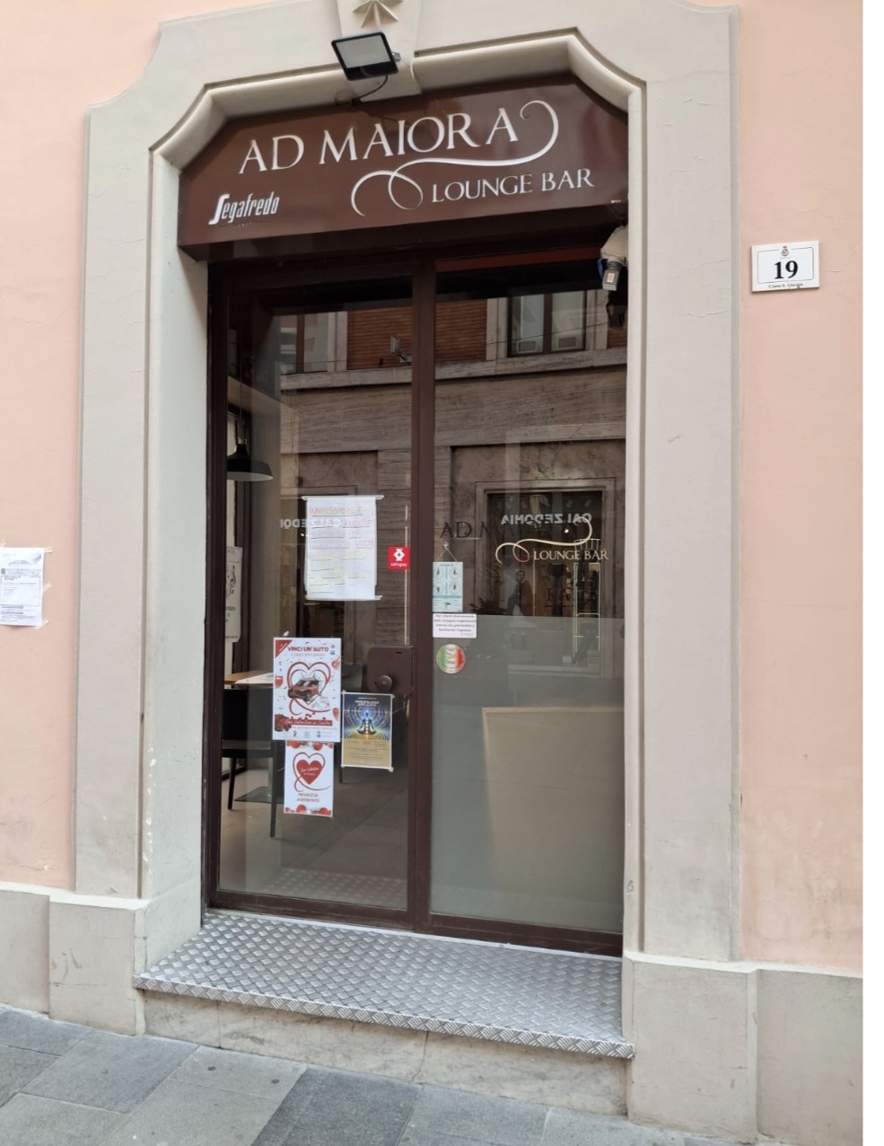 Cambio di gestione al Lounge Bar Ad majora di corso San Giorgio.