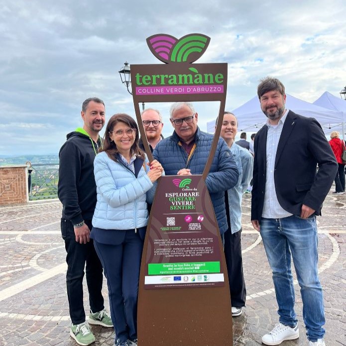 MOSCIANO S.A.: INAUGURATO IL PROGETTO “SEGNI DISTINTIVI”. DISVELATO IL TOTEM SUL BELVEDERE DI MONTONE
