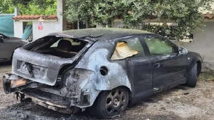 Auto in Fiamme a San Silvestro: Indagini in Corso per Atto Doloso