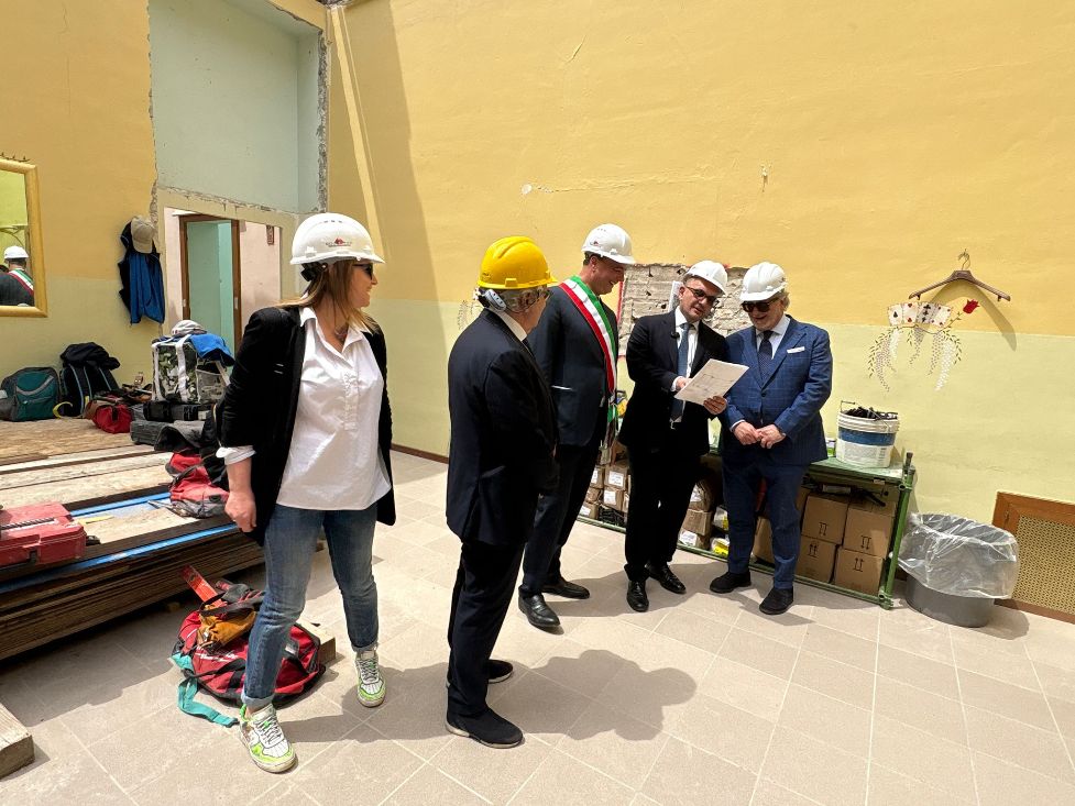 Ex dispensario di Montorio, il commissario Castelli visita il cantiere