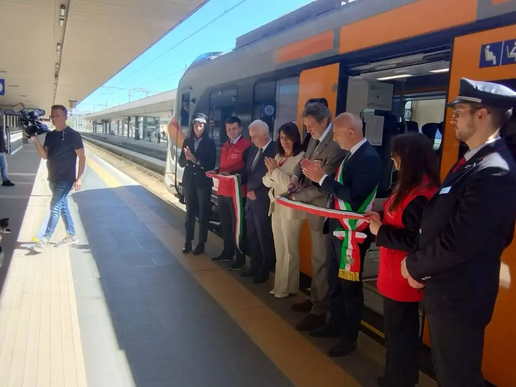 Abruzzo: Consegnato a Pescara il Quarto Treno Elettrico di Ultima Generazione, Spazio Record per le Biciclette