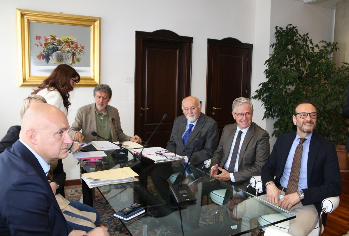 Slitta l’avvio dei lavori al Traforo del Gran Sasso: Priorità alla sicurezza idrica