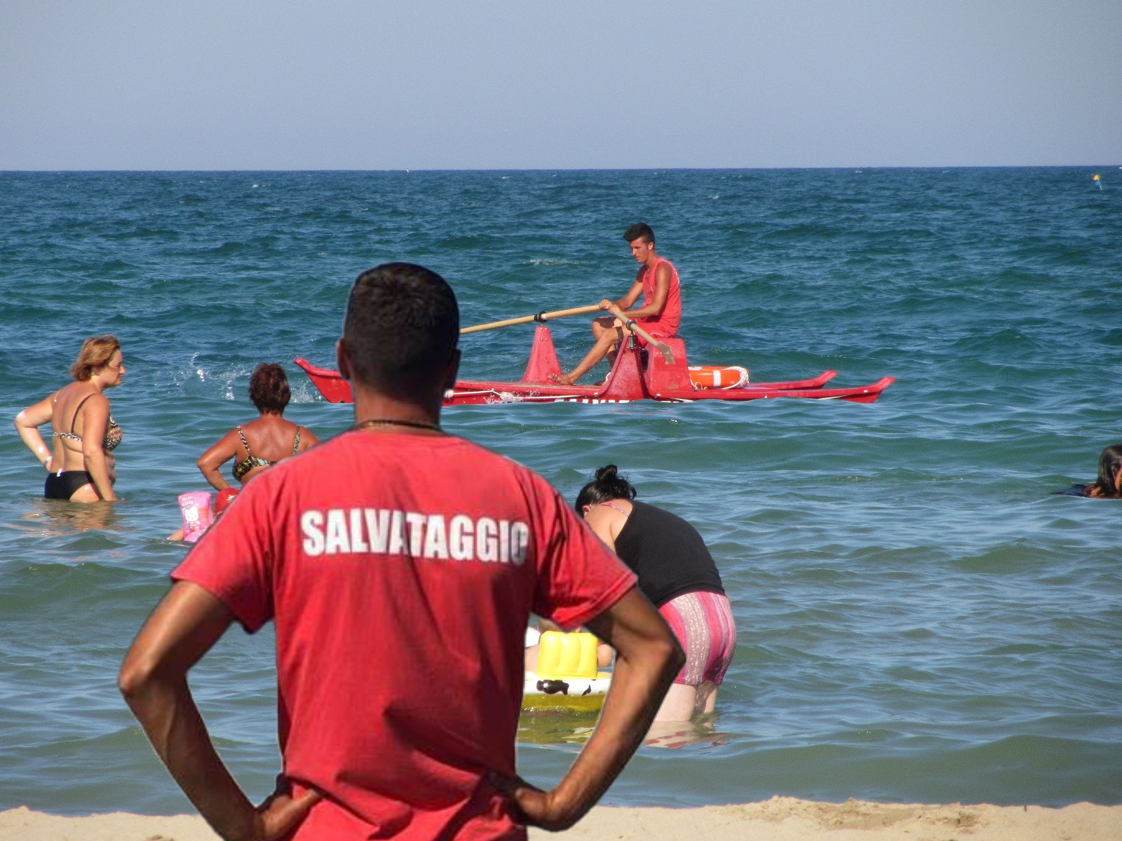 Caldo fatale a Torino di Sangro: muore anziana turista, numerosi i salvataggi nel mare abruzzese