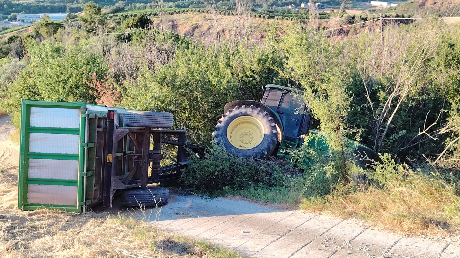 Si ribalta col trattore. Ferito 37enne ad Ancarano