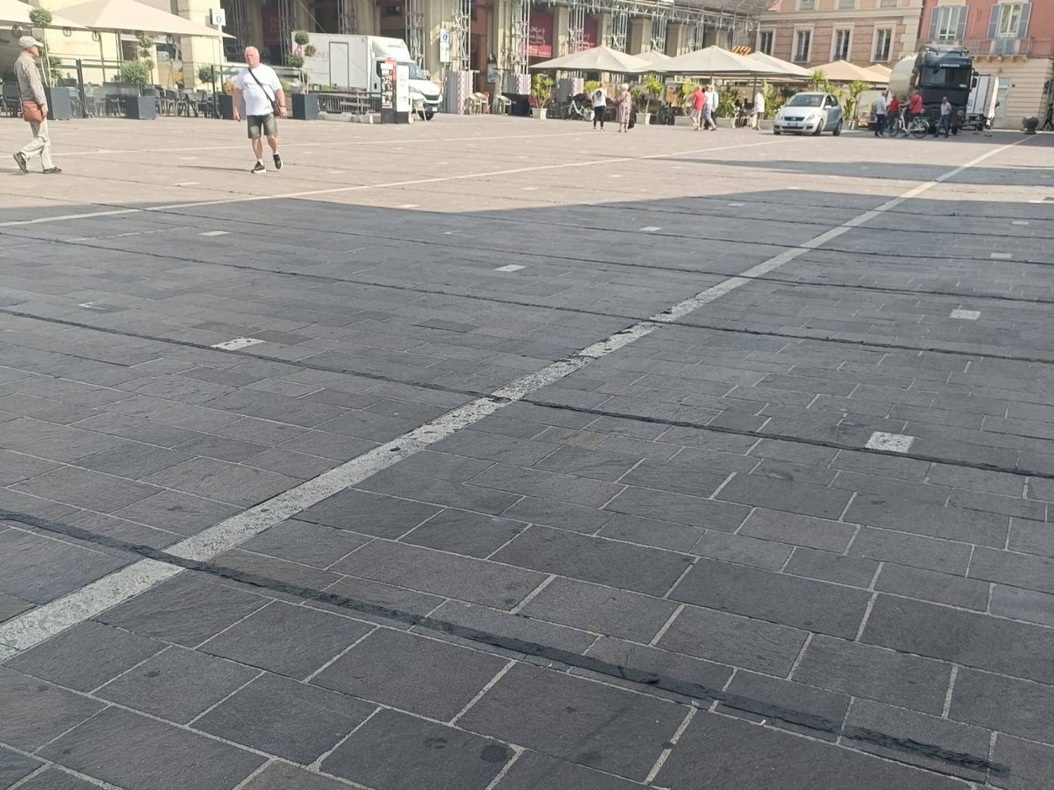 Un lettore ci scrive:  Le “strisce” di piazza Martiri