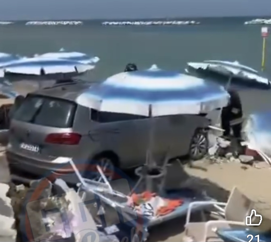 PIOMBA CON L’AUTO SULLA SPIAGGIA AD ALBA ADRIATICA. TRAGEDIA SFIORATA