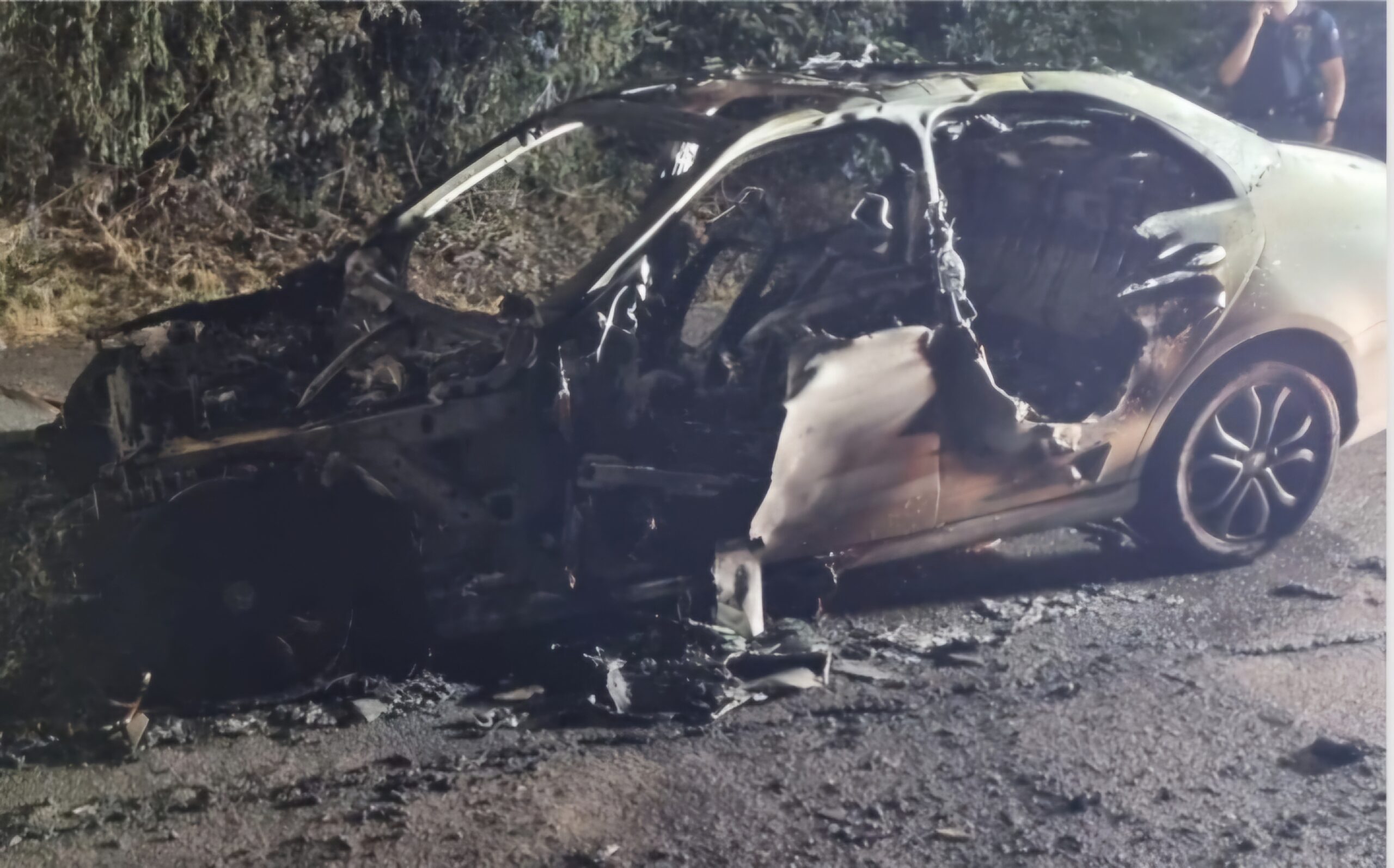 Teramo. Mercedes in fiAmme per autocombustione sulla SS80