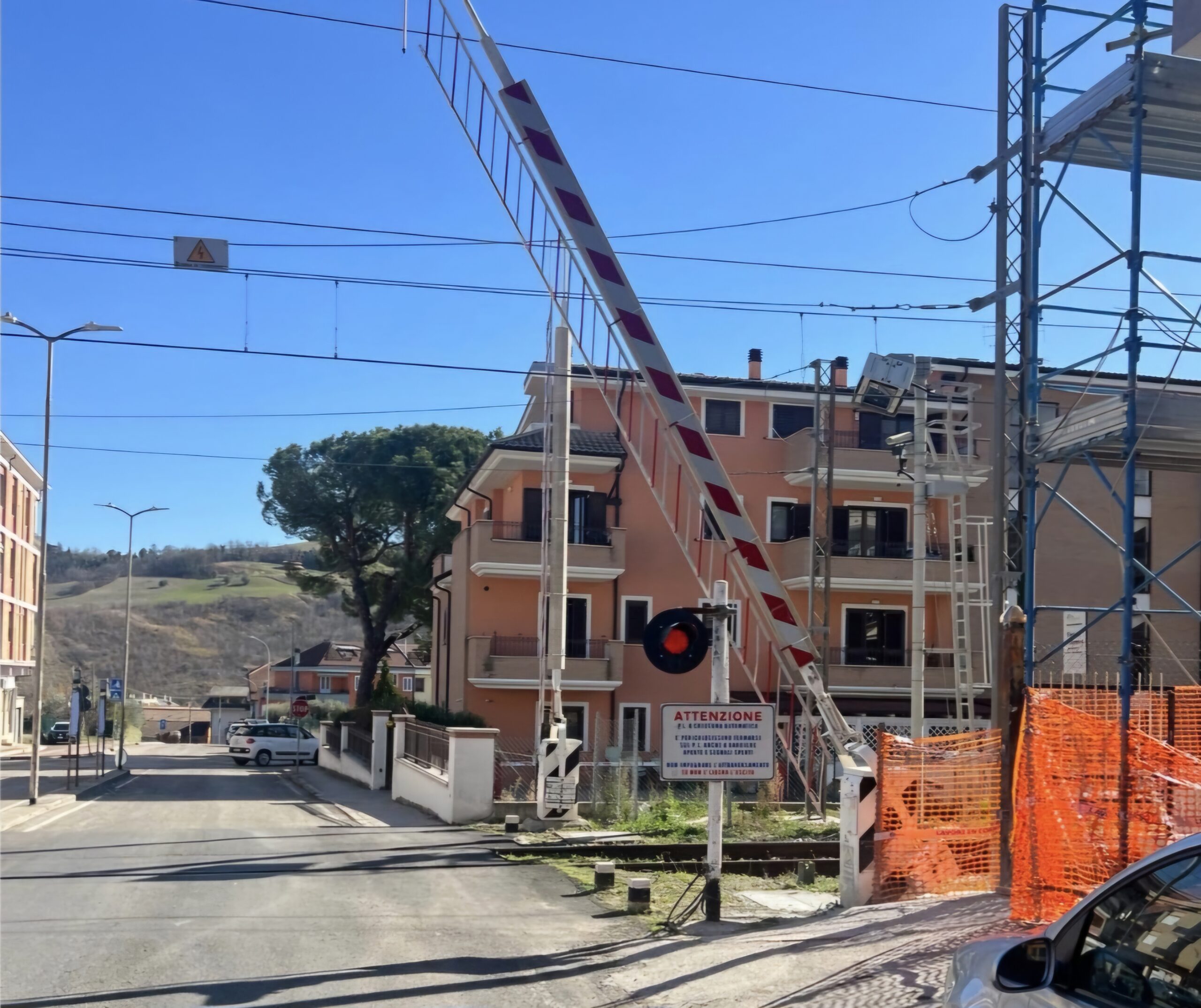 PER LAVORI ALLA FERROVIA CHIUSA AL TRAFFICO E SOSTA VIA CASTAGNA. OCCHIO ALLA RIMOZIONE