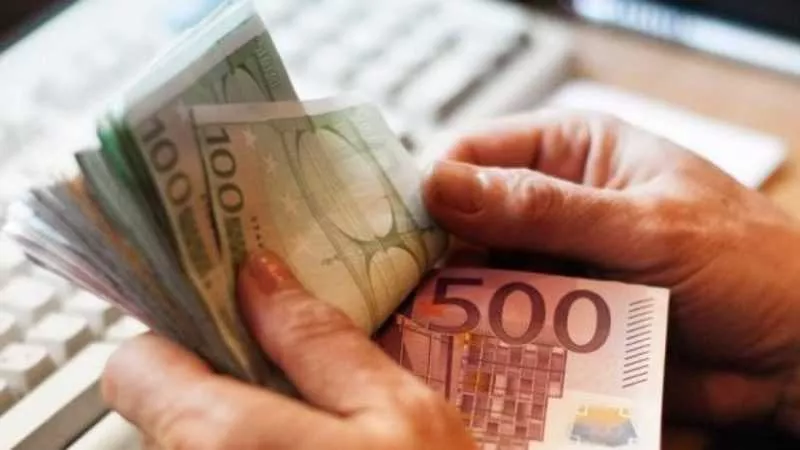 TRUFFE ON LINE AD ATRI. RAGGIRANO 25ENNE PER 5700 EURO