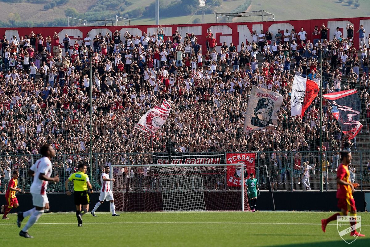 Tifoseria del Teramo Calcio: Passione e Numeri da Top 11 in Serie D