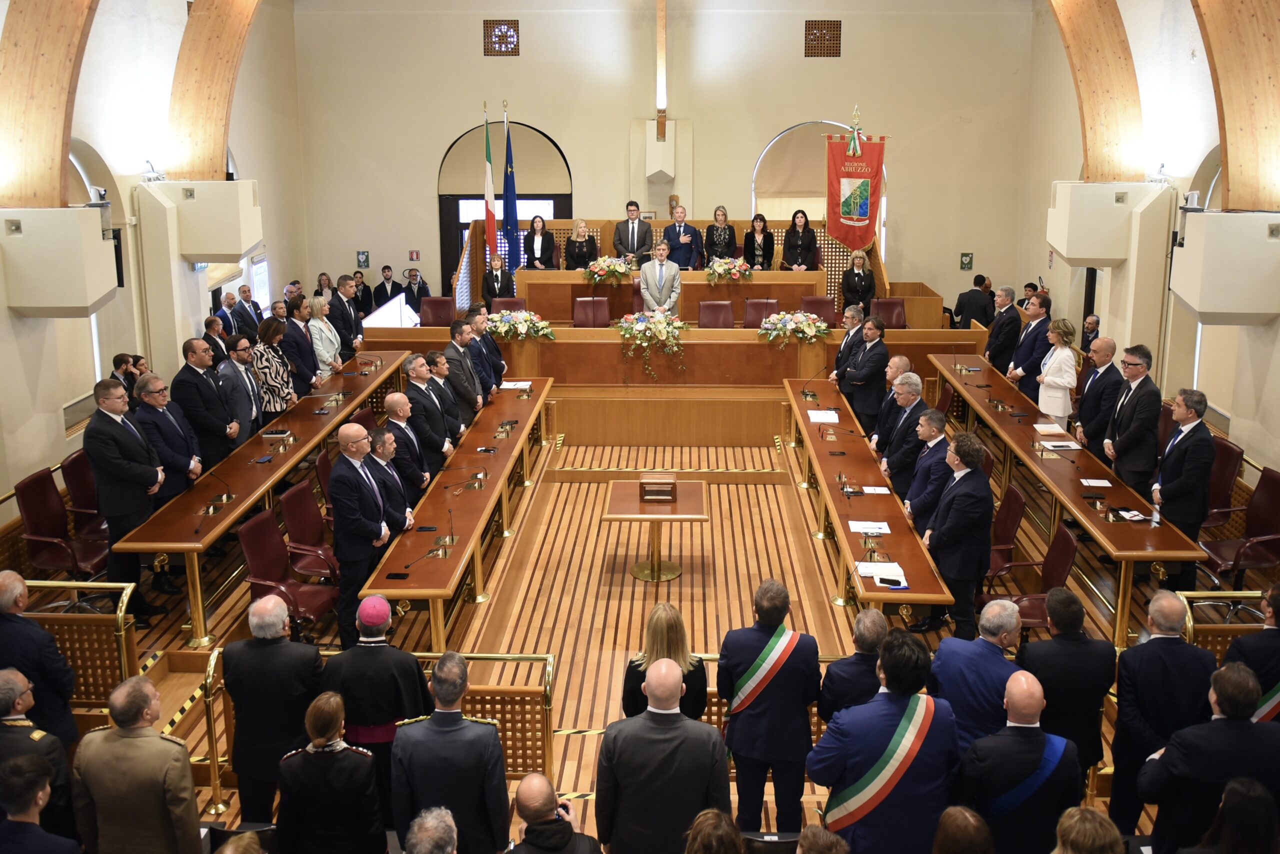 Abruzzo: 20 milioni per sanità, cultura e territori. Dibattito acceso su disavanzo e randagismo