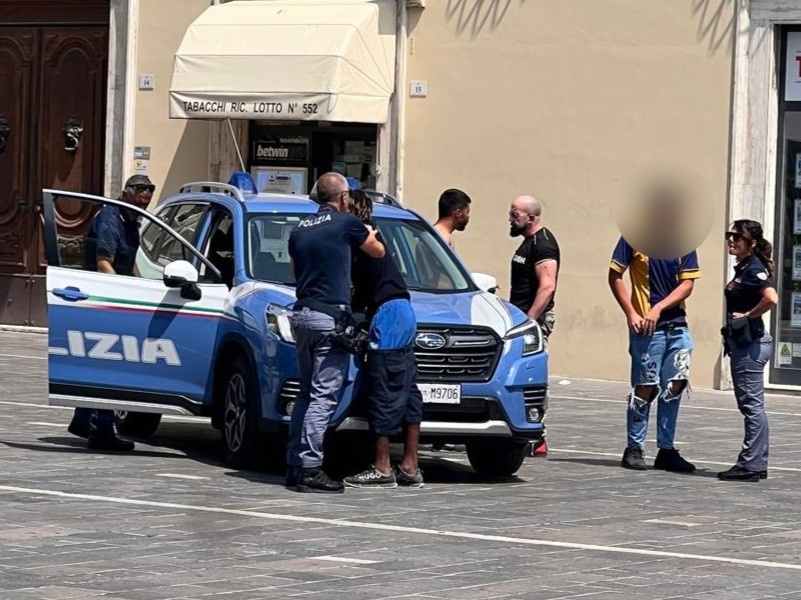 ANCORA RISSA TRA MAGREBINI A PIAZZA MARTIRI