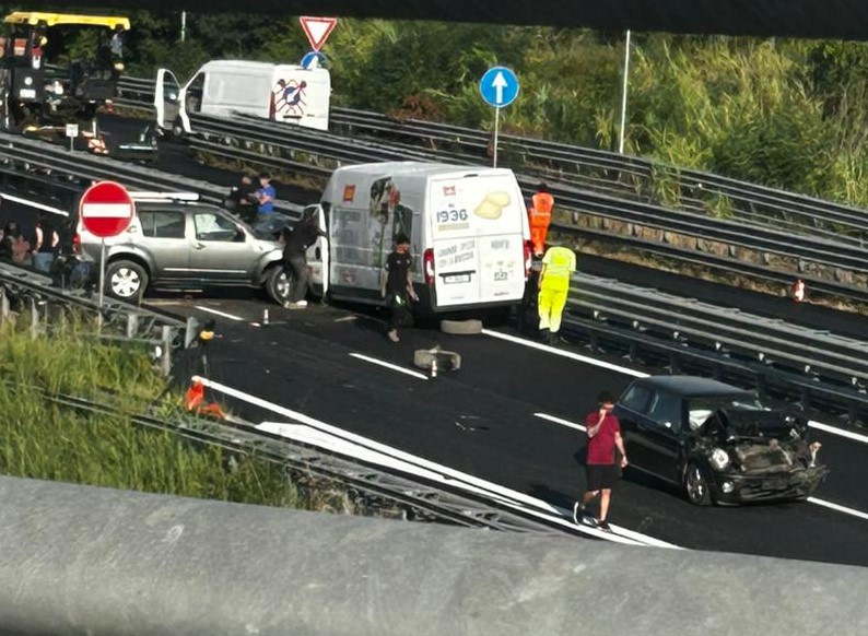 Incidente Teramo-Mare. Tre mezzi coinvolti. Traffico in tilt
