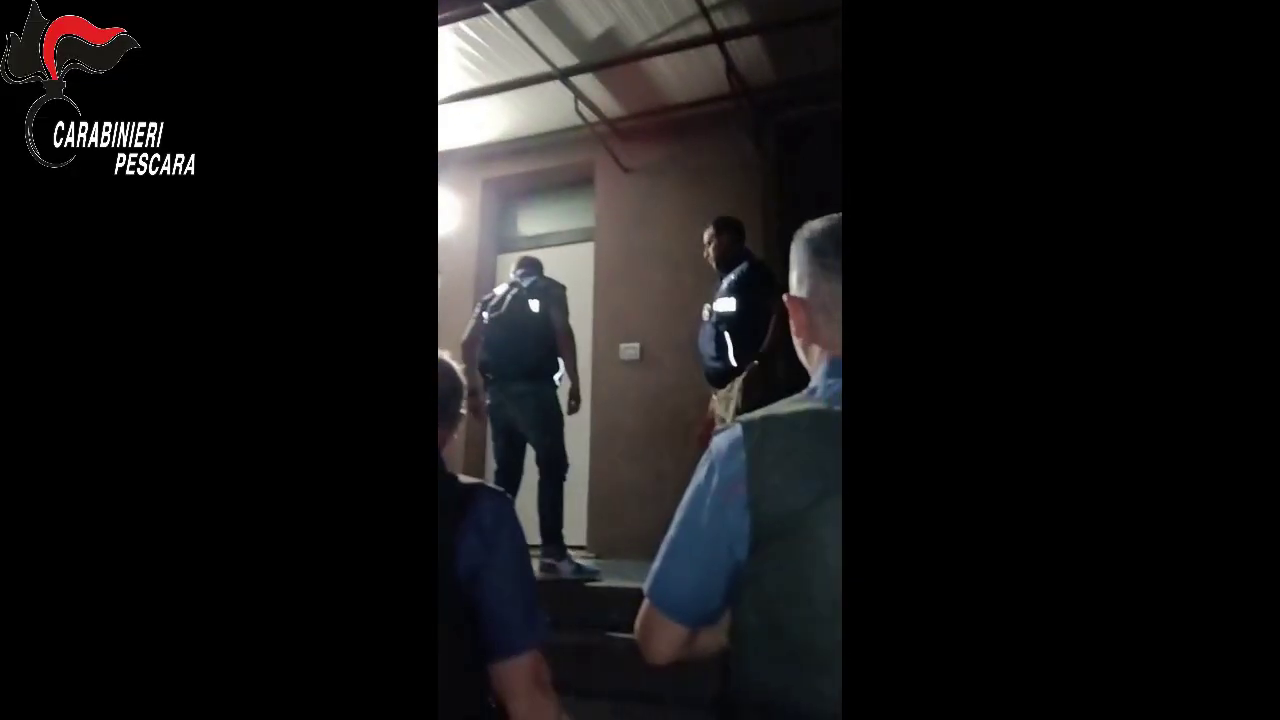 (Video Operazione) Pescara. Blitz “Cani Sciolti”: Sette Arresti per Traffico di Droga, Frodi e Falsi Documenti