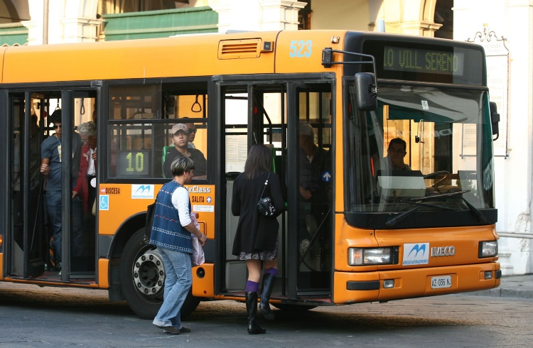 Bus sostitutivi ai treni guidati da pensionati:” scelta inaccettabile” per federconsumatori e CGIL