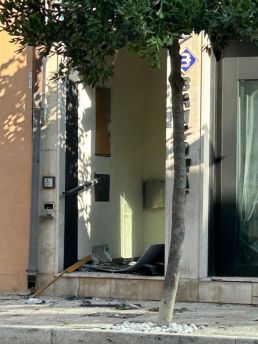 Boato nella notte a Gissi: assaltato lo sportello BPER con la tecnica della “marmotta”