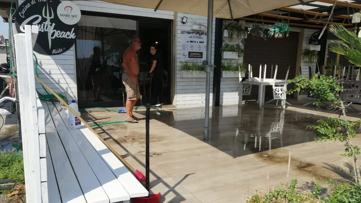 Incendio al Gusto Beach di Giulianova. avanza l’ipotesi di un’azione mirata