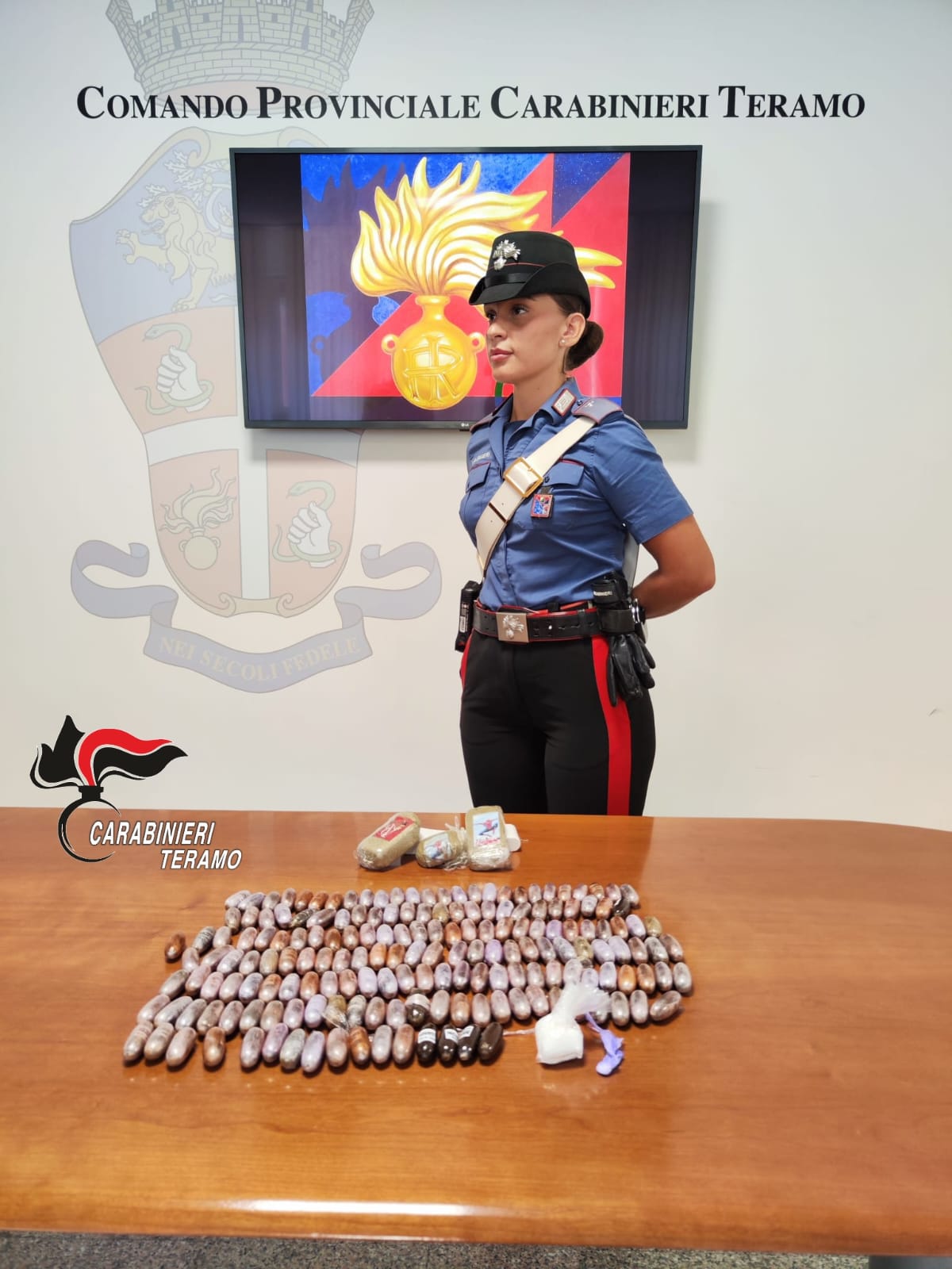 Campli. Un arresto per detenzione di droga ai fini di spaccio. ne Deteneva in casa per 25mila euro