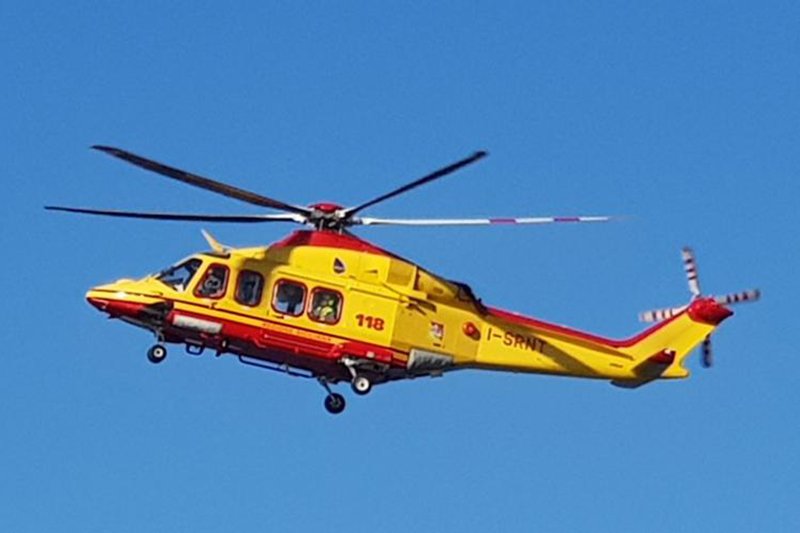 Pineto, dramma a cavallo: 17enne cade e batte la testa, trasportata in elisoccorso in gravi condizioni