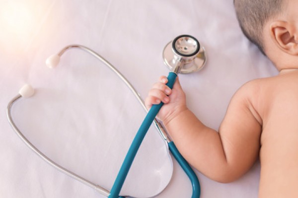 Fuori pericolo il bimbo che aveva ingerito un pastiglia di soda caustica