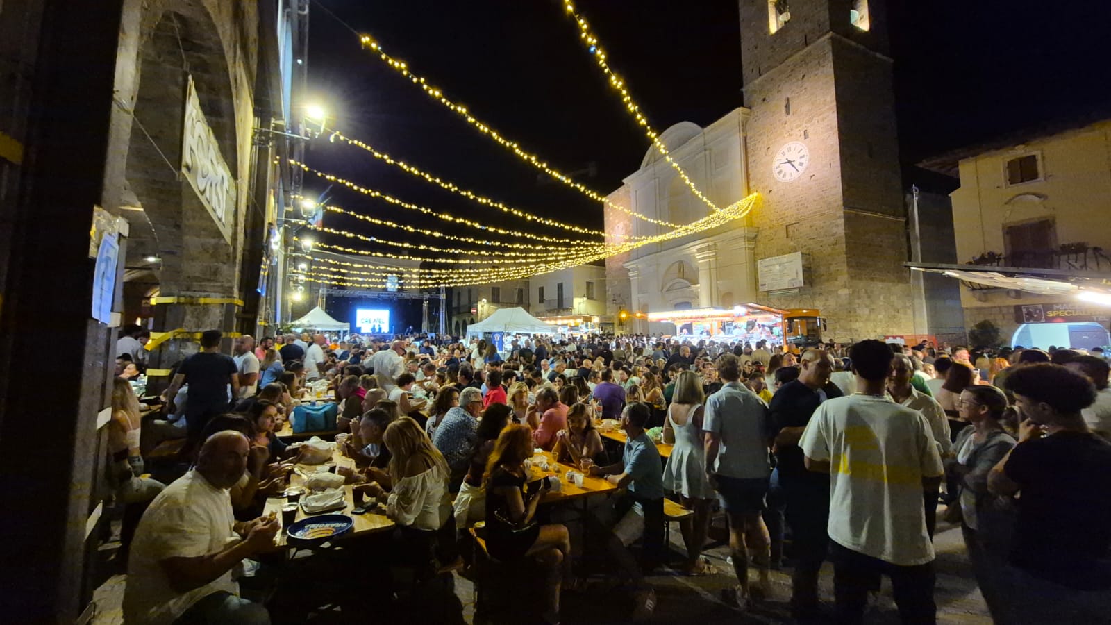 Campli, capitale della porchetta: folla e festa per l’apertura della 54ª Sagra Italica