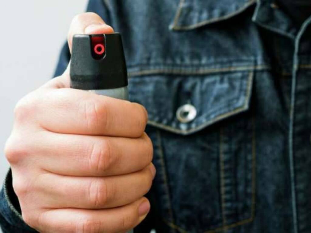 Montesilvano: Spray urticante in ascensore. Mamma e figlio in ospedale