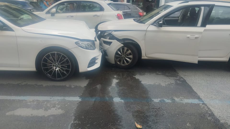 Scontro frontale sulla SS16 a Roseto degli Abruzzi: traffico bloccato, nessun ferito