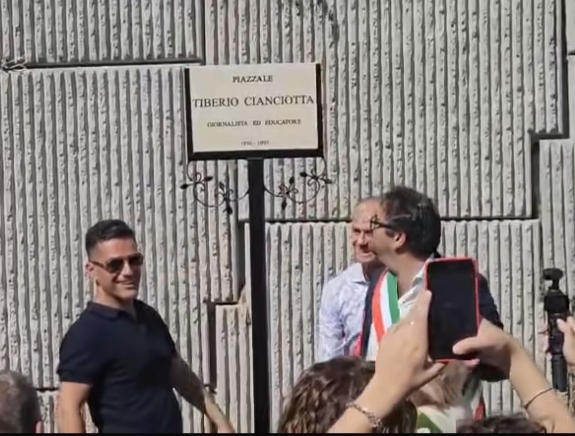 Teramo rende omaggio a Tiberio Cianciotta: il piazzale dell’Acquaviva intitolato al giornalista e educatore