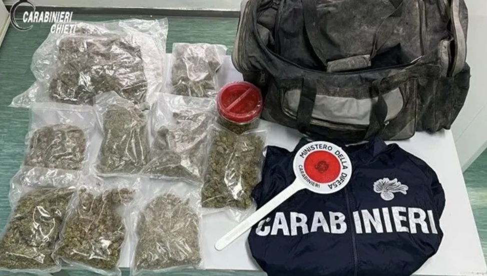 Marijuana sepolta in giardino, arrestato 23enne