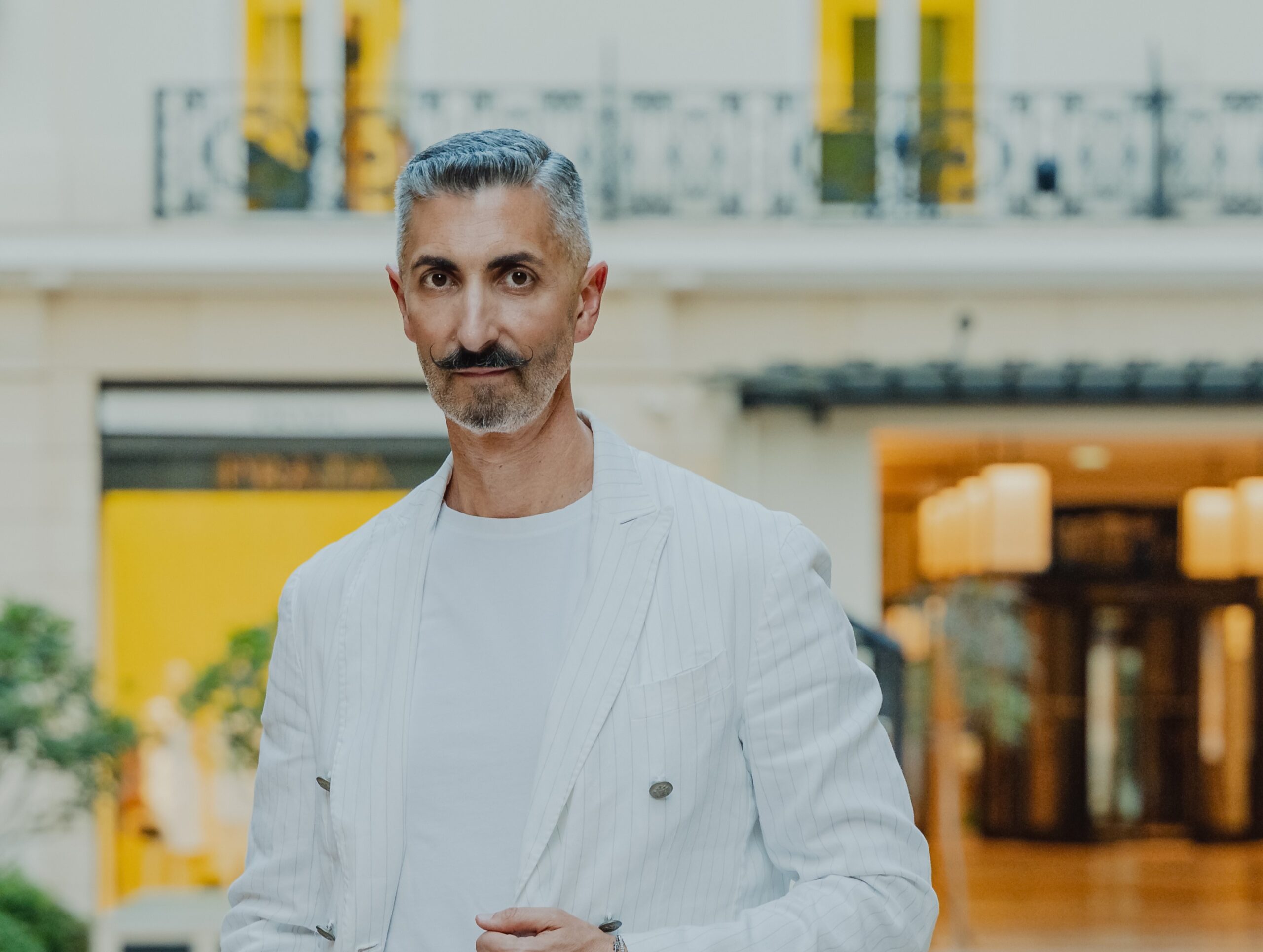L’abruzzese Toni Belfatto al CHOKOLASHOW di Monaco, Dove la solidarietà passa attraverso la cioccolata