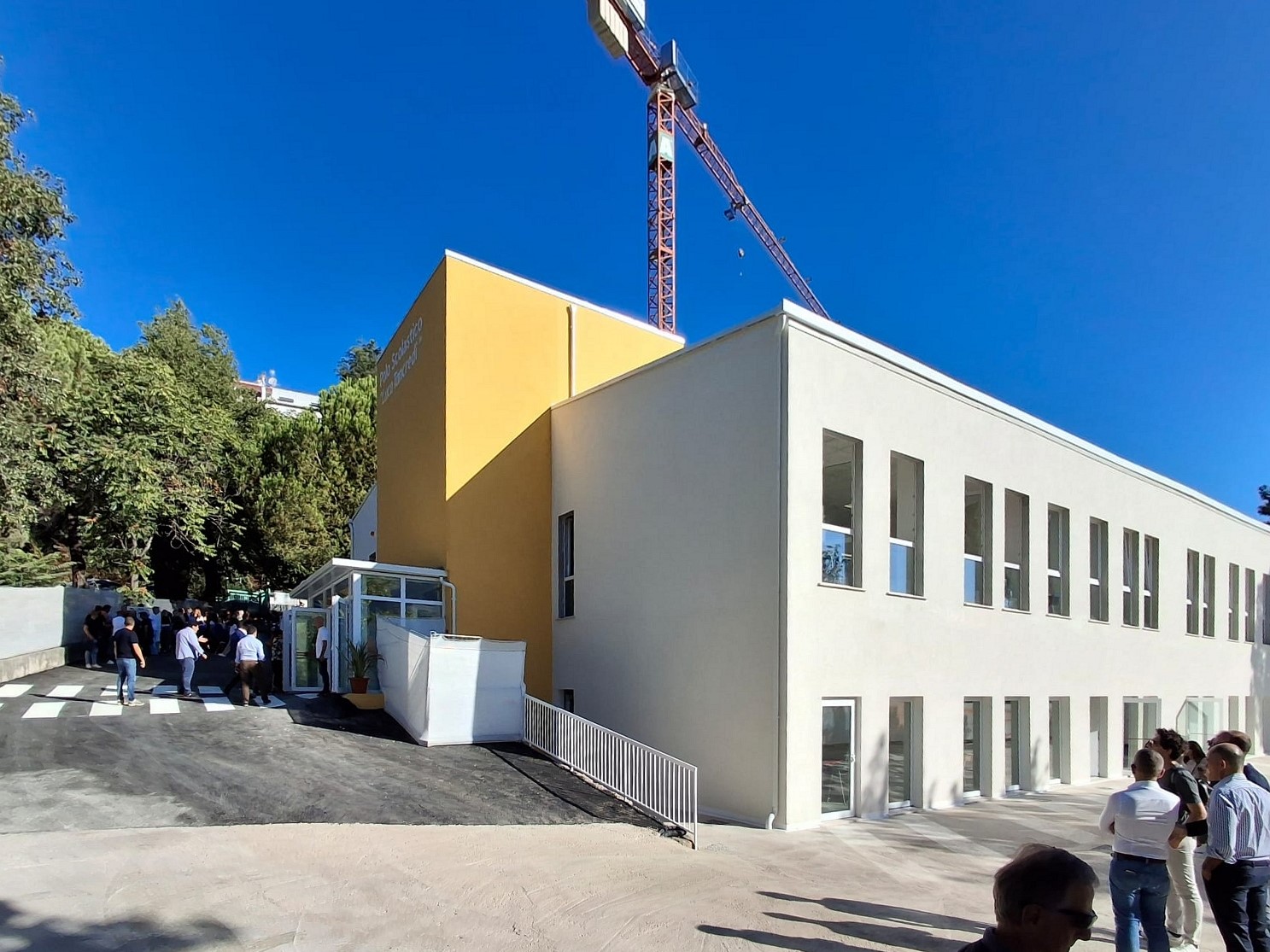 Inaugurata la nuova scuola Fornaci Cona. “Una sfida vinta grazie alla collaborazione tra Comune, USR e Commissario governativo per la ricostruzione”