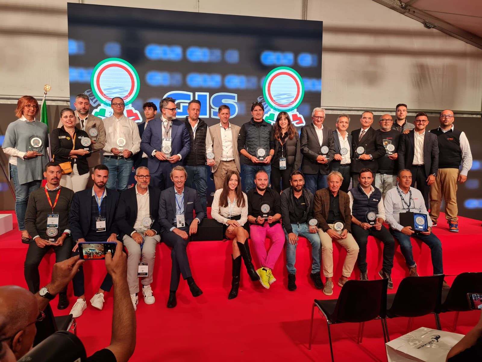 Faraone Industrie premiata al GIS di Piacenza: “Piattaforma dell’Anno” e Premio alla Carriera